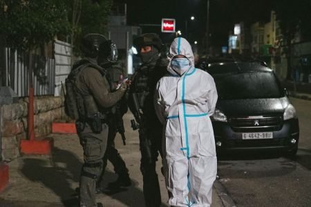 صور : الجيش الاسرائيلي يعتقل شبان فلسطينين من جنين ورام الله